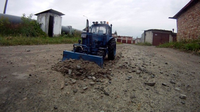 Tökéletes MTZ másolat készült 1:10-es méretarányban, zseniálisan aprólékos munka 11