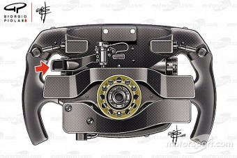 F1: Titokzatos kapcsolót találtak Vettel kormányán