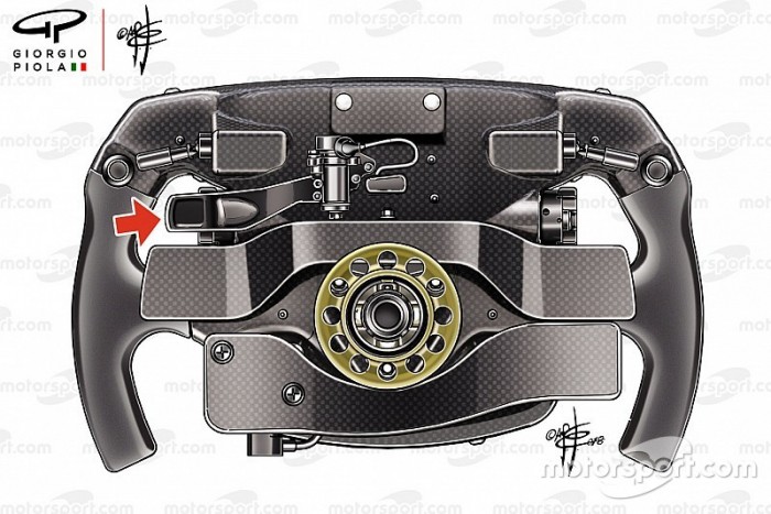 F1: Titokzatos kapcsolót találtak Vettel kormányán