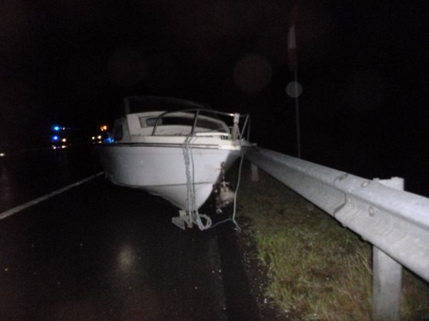 Hajó csapódott a szalagkorlátnak az M7-esen 2