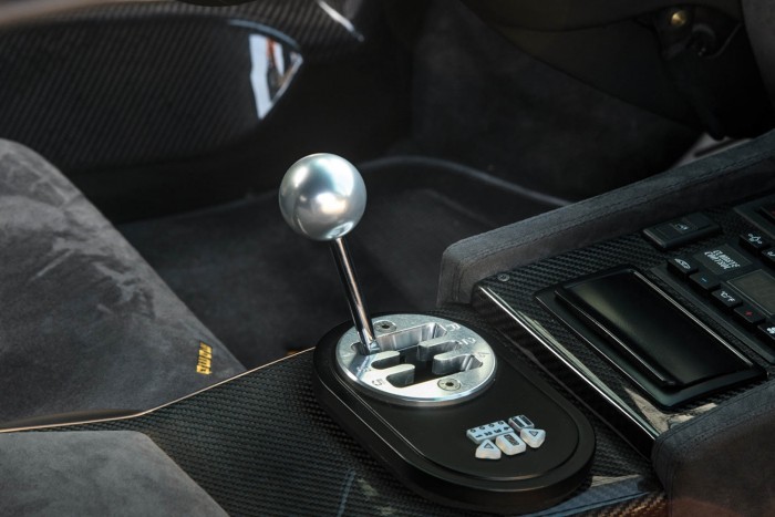 Még új ez a közel 20 éves szuper-Lamborghini 7