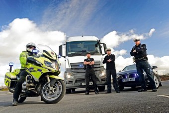 Kamionnal vadásznak a rendőrök a szabálytalankodókra