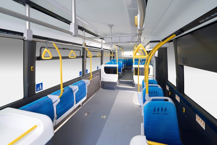 Vigyáz a gyalogosokra a Toyota új busza 1