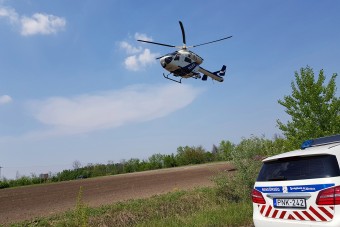 Helikopterrel vadásztak a rendőrök az M5-ösön