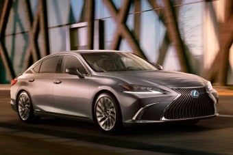 Hivatalos fotón a legújabb Lexus luxusszedán