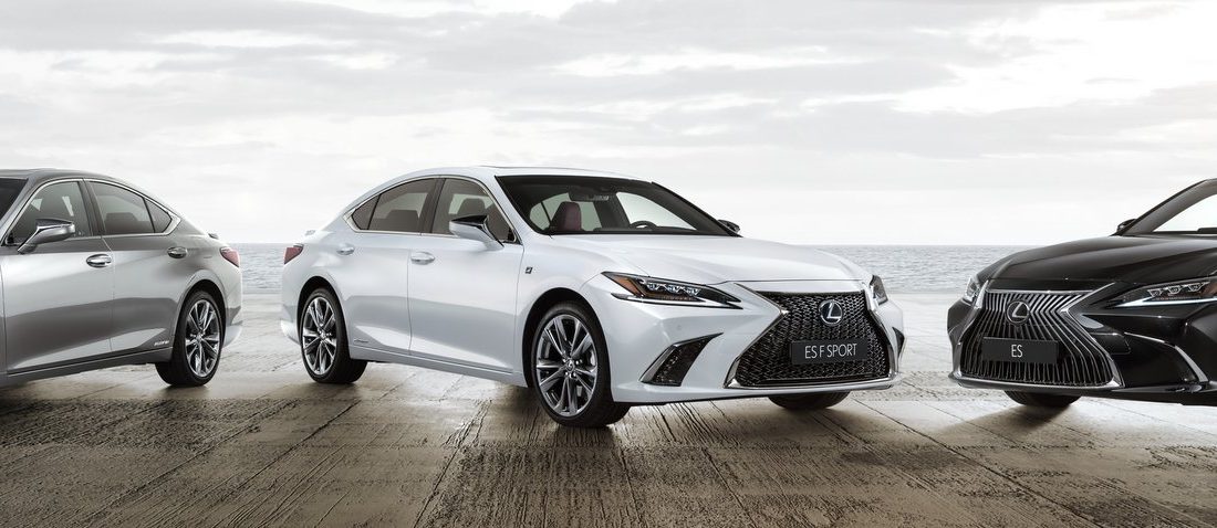 Elöl hajt, mégis igazi Lexus