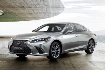 Elöl hajt, mégis igazi Lexus