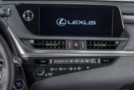 Elöl hajt, mégis igazi Lexus 41