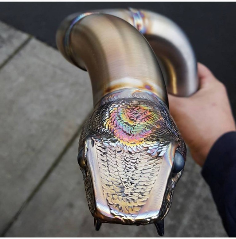 Lehet bármilyen precíz a robot, ilyen acélkígyót nem fog sose hegeszteni 4