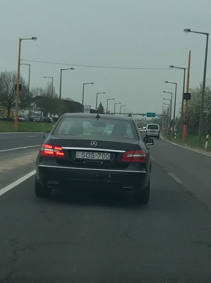 Zseniálisan ötletes rendszám egy magyar házaspár autóján, így nincs veszekedés 3 Zseniálisan ötletes rendszám egy magyar házaspár autóján, így nincs veszekedés 3