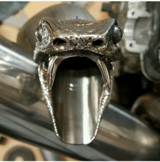 Lehet bármilyen precíz a robot, ilyen acélkígyót nem fog sose hegeszteni