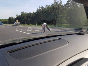 Életveszélyes hülyeség miatt van most dugó az M5-ösön