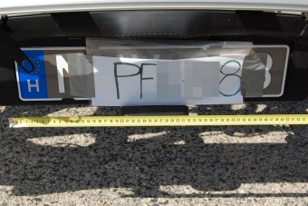 Ennél a béna magyar rendszámnál nincs lejjebb