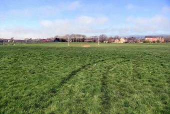 Vesztes meccs után a tömegbe hajtott a szurkoló