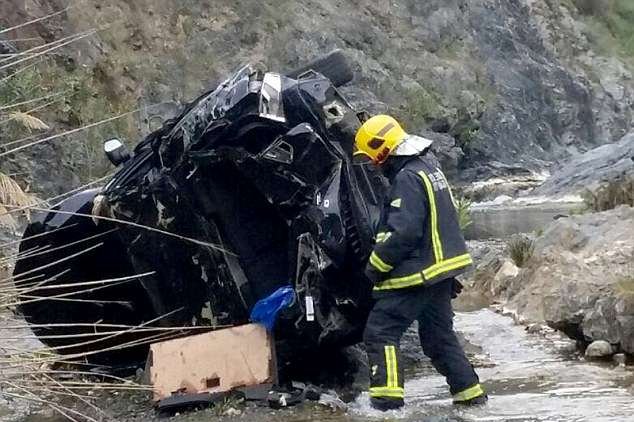 30 métert zuhant a turista autója 1