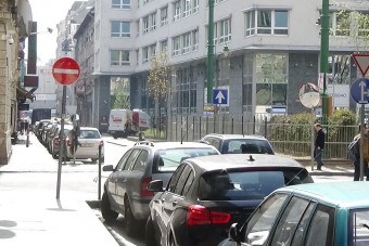 Csak helyre kéne rakni a megfordított behajtani tilos táblát