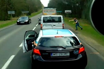 Végre valaki büntetni mert egy tahó autóból szemetelőt