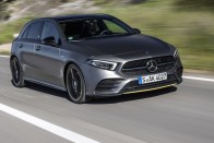 High-tech és luxus kifulladásig az új magyar Mercedesben 47