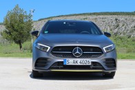 High-tech és luxus kifulladásig az új magyar Mercedesben 52