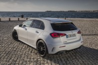 High-tech és luxus kifulladásig az új magyar Mercedesben 63