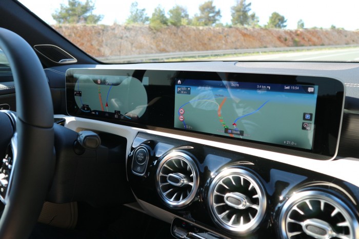 High-tech és luxus kifulladásig az új magyar Mercedesben 92 High-tech és luxus kifulladásig az új magyar Mercedesben 92