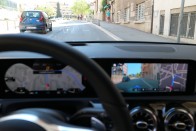 High-tech és luxus kifulladásig az új magyar Mercedesben 78