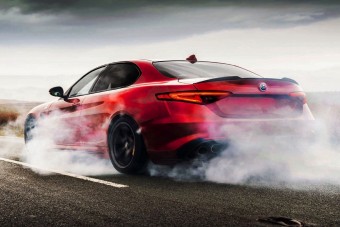 650 lóerős szuperkupén dolgozik az Alfa Romeo?