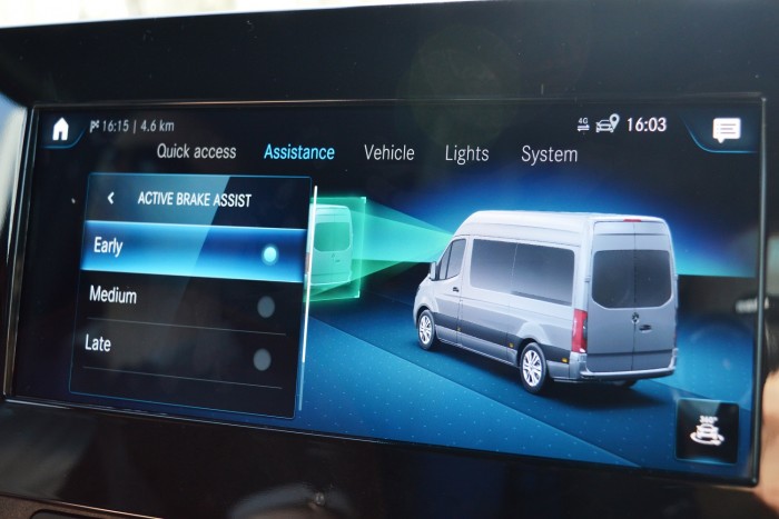 Külön utakon jár a Mercedes Sprinter 7 Külön utakon jár a Mercedes Sprinter 7