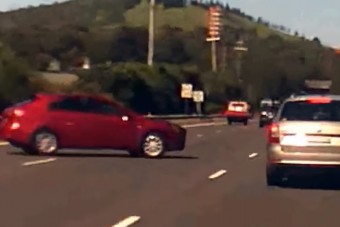 Újabb példa arra, hogy miért nem jó ötlet megfordulni az autópályán