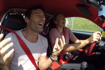 Webber elvitte egy körre Sarapovát. A 911 GT3 RS-sel