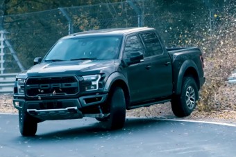 Bitang platóssal csapatott a drifter a Zöld Pokolban