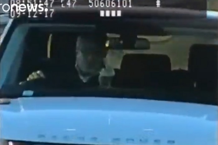 Börtön járt a traffipaxnak bemutató autósnak