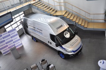 Kékre váltott az Iveco népszerű furgonja