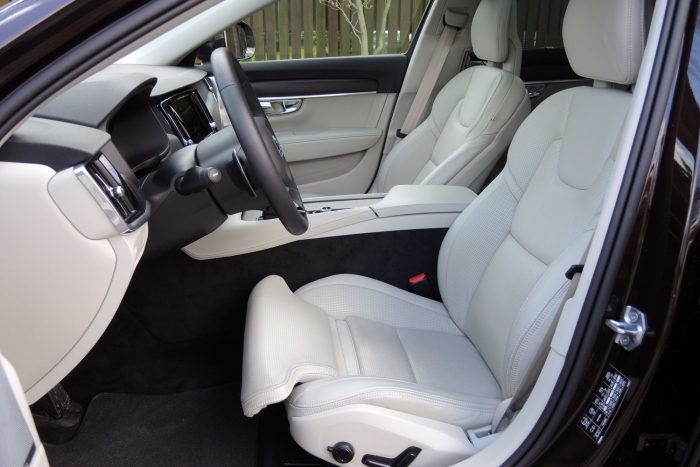 Volvo V90 CC – a luxusbunker 98 Kiemelkedően kényelmesek a feláras ülések
