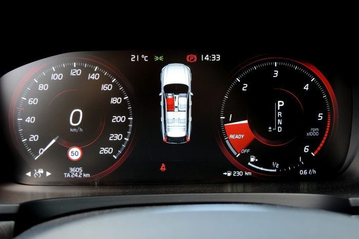 Volvo V90 CC – a luxusbunker 99 Lehet sportos hangulatú a műszerfal