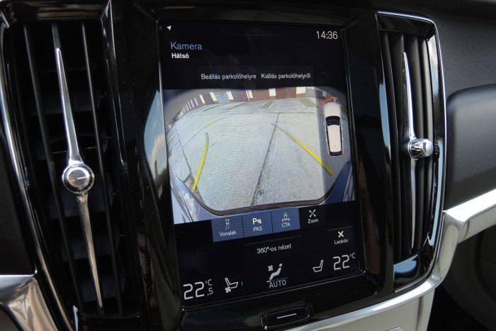 Volvo V90 CC – a luxusbunker 102 Tolatókamera és 360 fokos kamerakép is segíti a vezetőt a manőverezésben