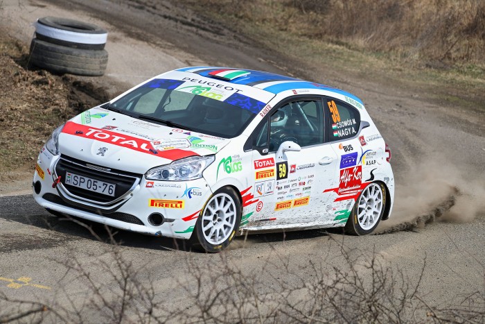 Autószerelők, akik forgatókönyvből dolgoznak 7