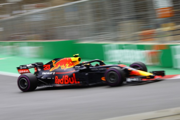 F1: Ricciardo tart a széltől 1