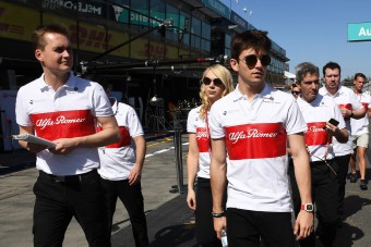 A Forma-1-ben is kevesebbet keresnek a nők