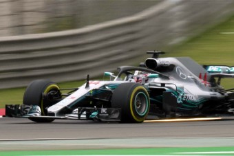 F1: Hamiltoné az első edzés Kínában