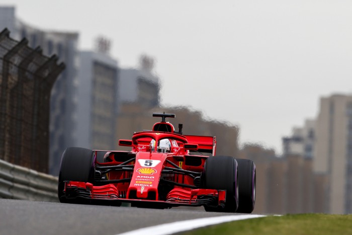 F1: Lángolt a Red Bull, küszködött a Merci