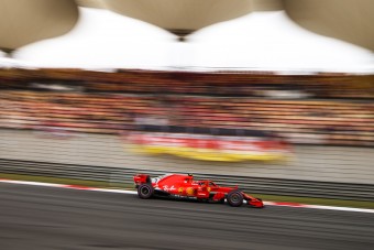 F1: Vettelé a pole, Hamilton feladta Sanghajban