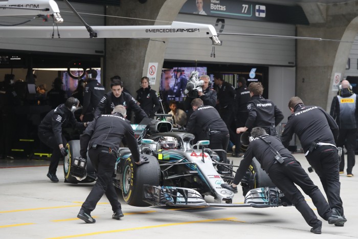 F1: Ferrari-győzelmet jósol Hamilton 1 | Vezess F1: Ferrari-győzelmet jósol Hamilton 1