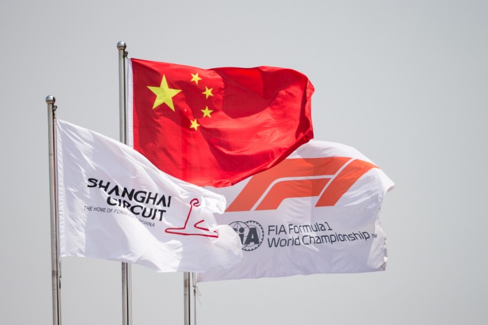 Silverstone helyett Sanghajban ünnepel a Forma-1