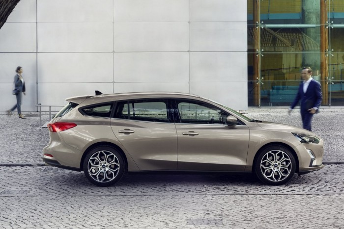 Ford Focus: új mérce az alsó-középkategóriában? 18 Ford Focus: új mérce az alsó-középkategóriában? 18