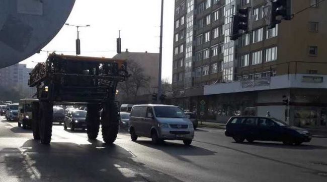 Egészen furcsa járművet fotóztak Nyíregyházán 2 Egészen furcsa járművet fotóztak Nyíregyházán 2