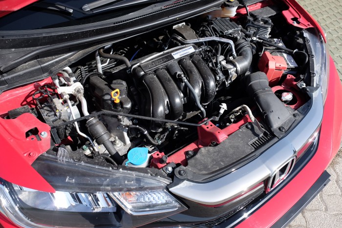 Praktikus családi Honda, izgága motorral 10