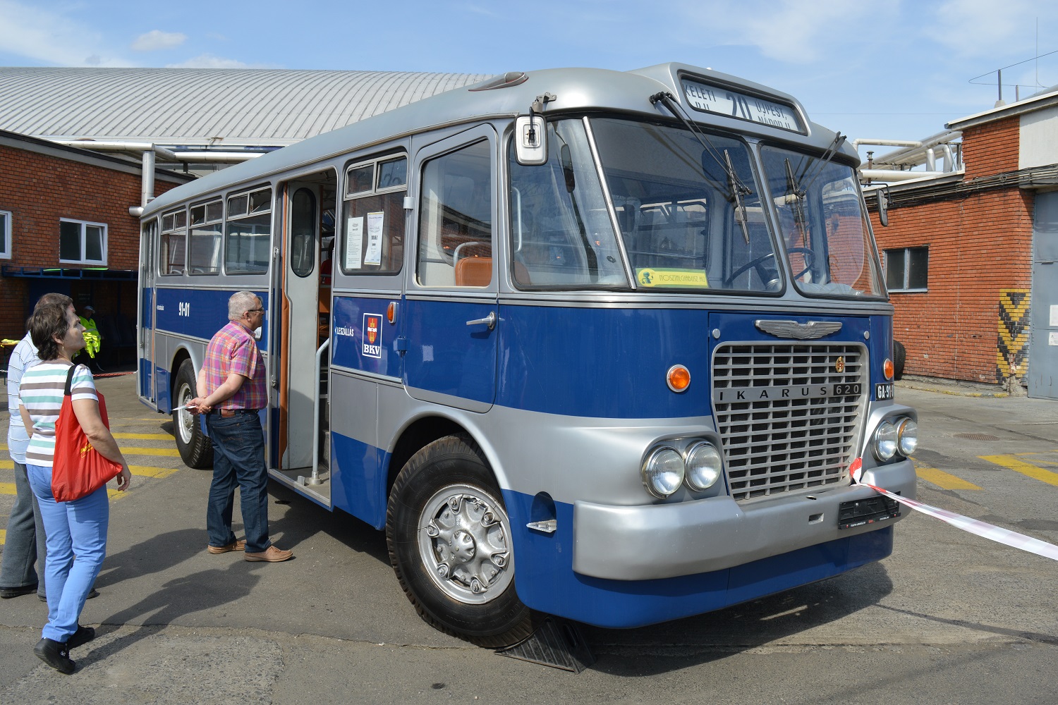 Mindenki buszt akart vezetni szombaton 8