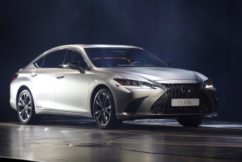 Harminc év után érkezik meg hozzánk a Lexus ES
