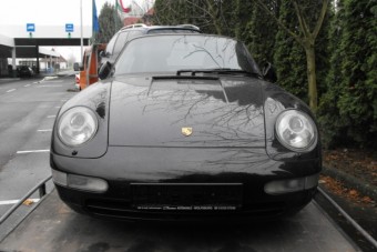 Lopott Porschét fogtak a magyar határon